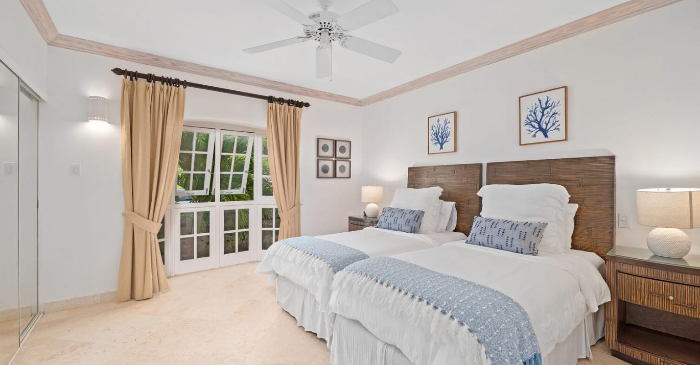 Royal Apartment 221 Twin Guest Room