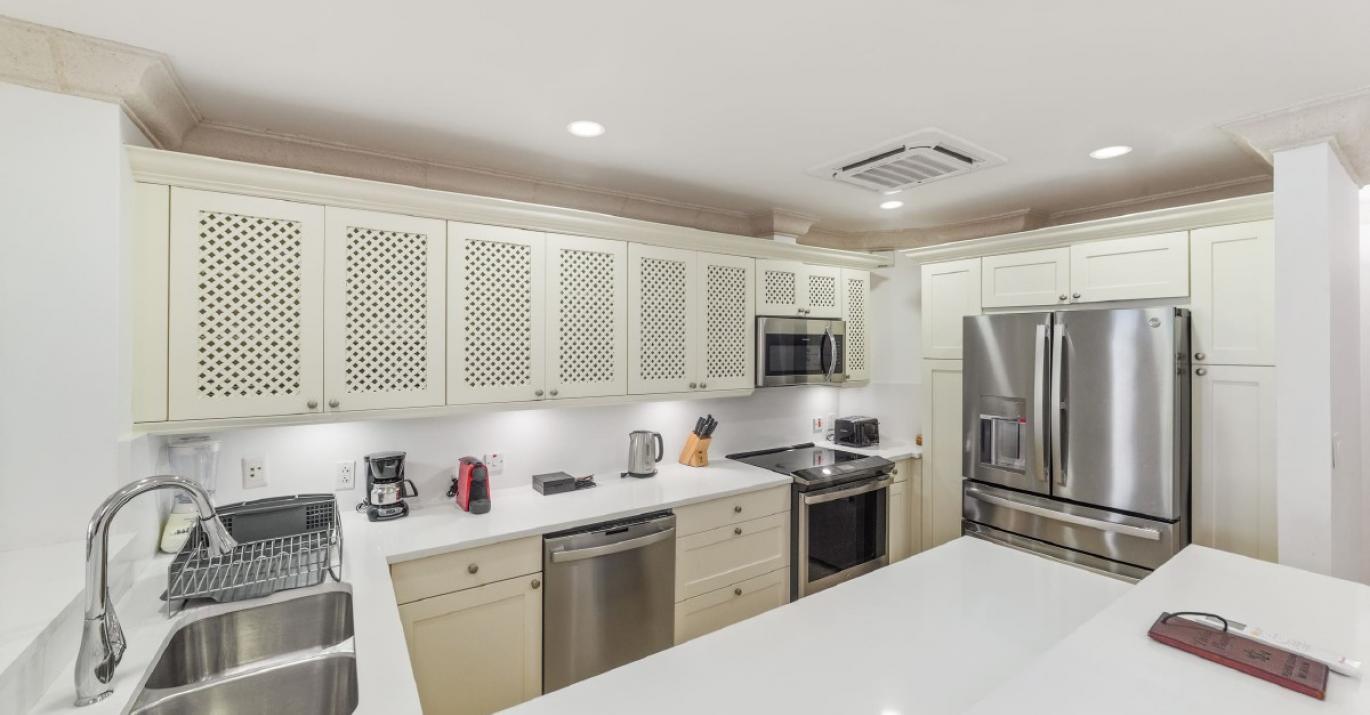 SPB 210 roomy kitchen 12