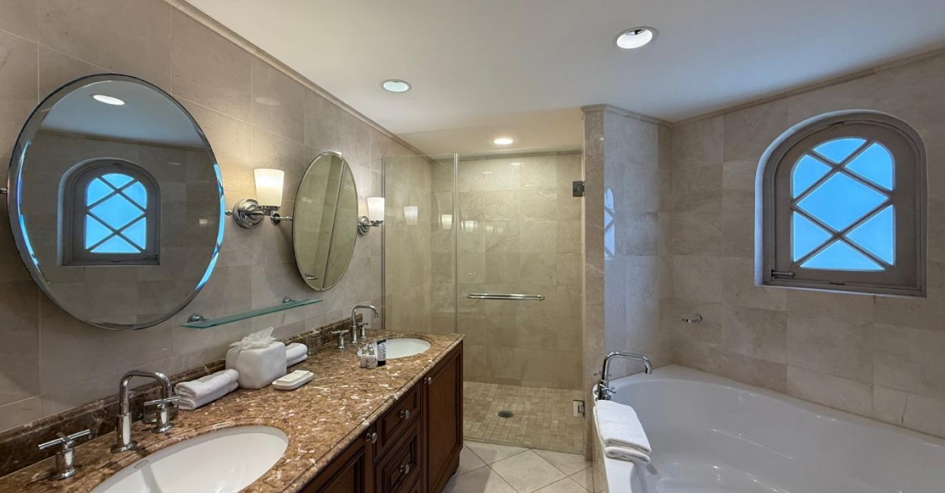 SPB305 ensuite shower 552