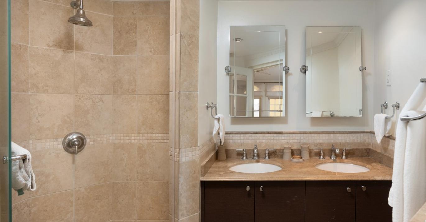 Sapphire 211 bathroom 2