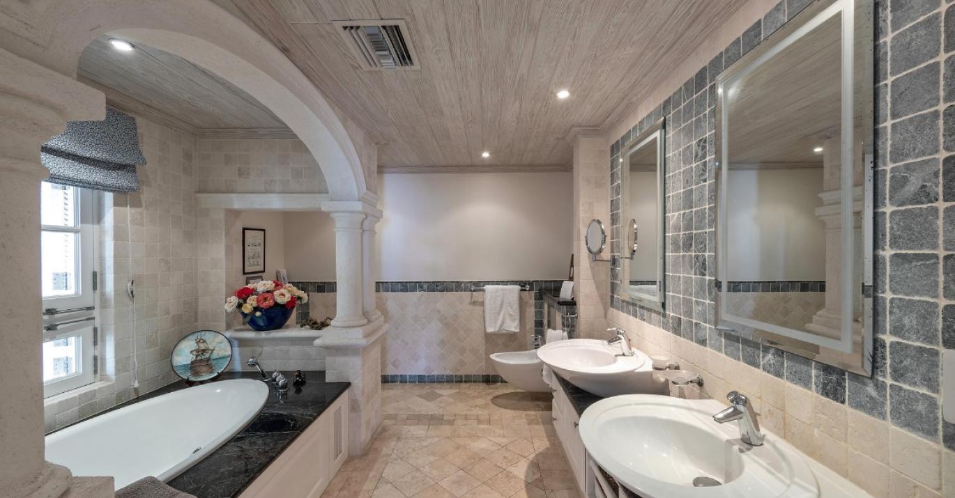 Schooner 307 ensuite bathroom