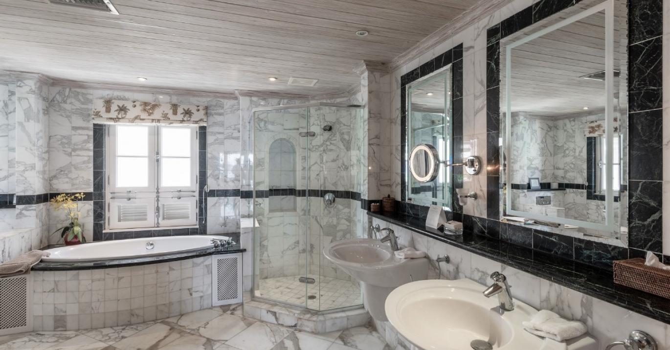 Schooner 307 ensuite shower