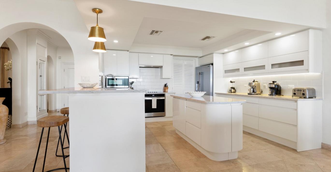 schooner bay 305 kitchen