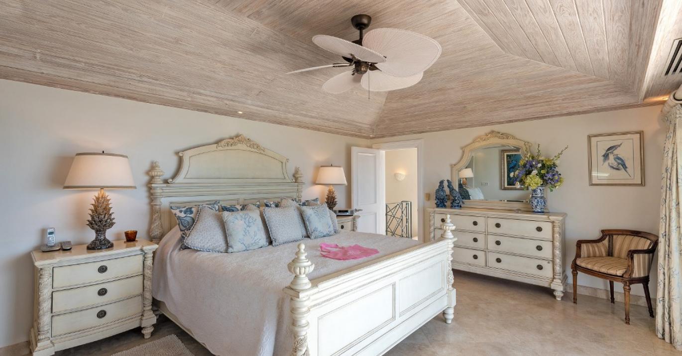 Schooner Bay 307 luxury bedroom