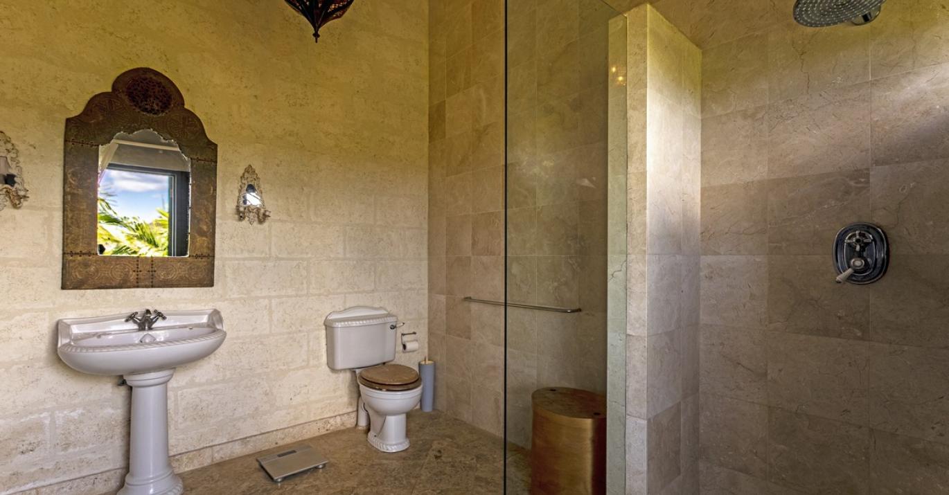 Sienna washroom 032