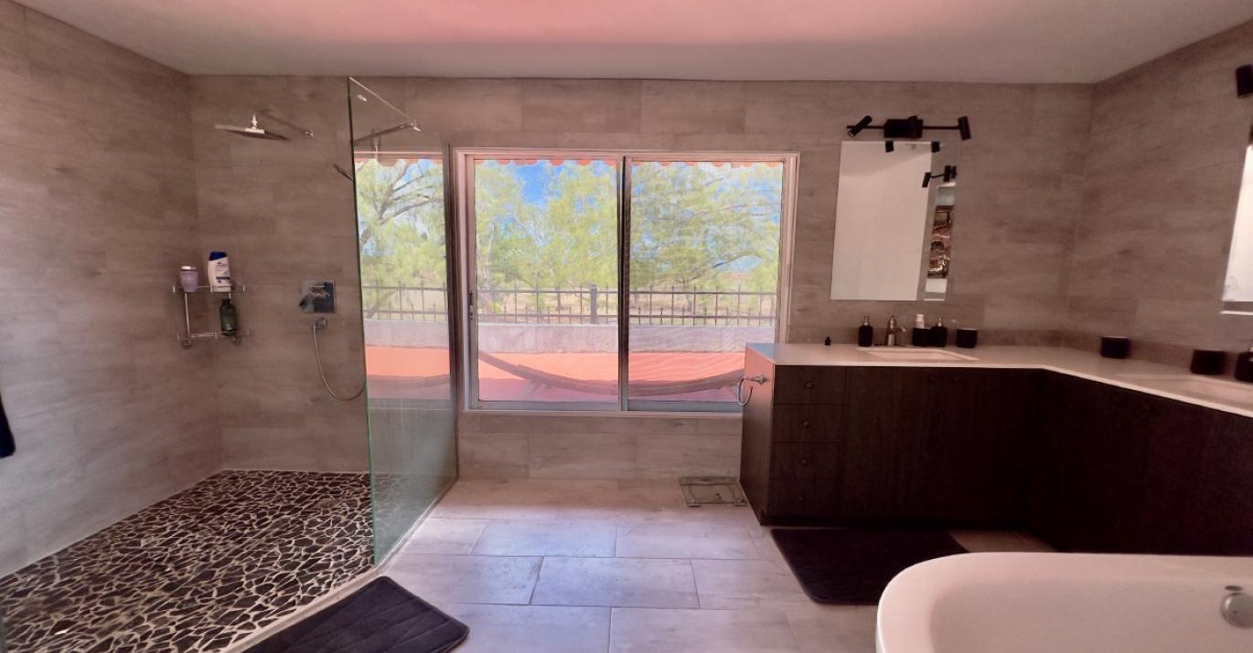 Topaz Estate shower 29