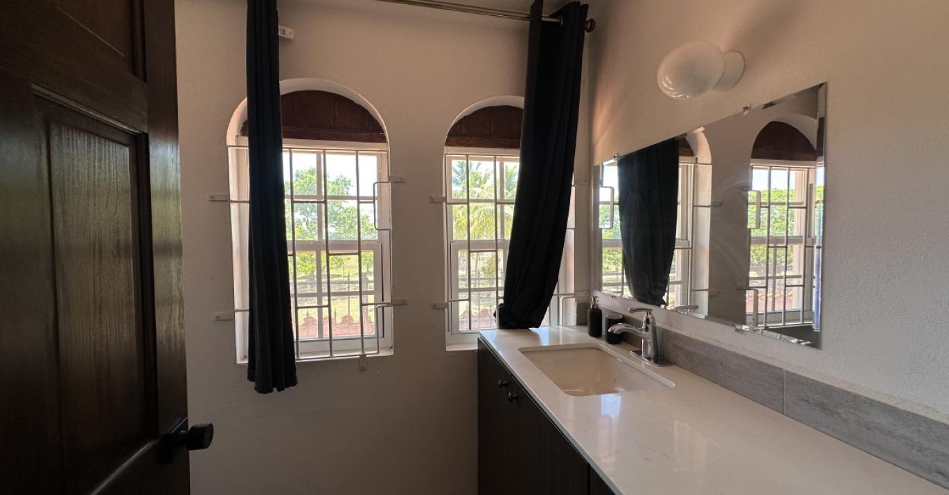 Topaz bathroom 93