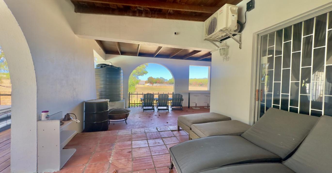 Topaz covered terrace 8