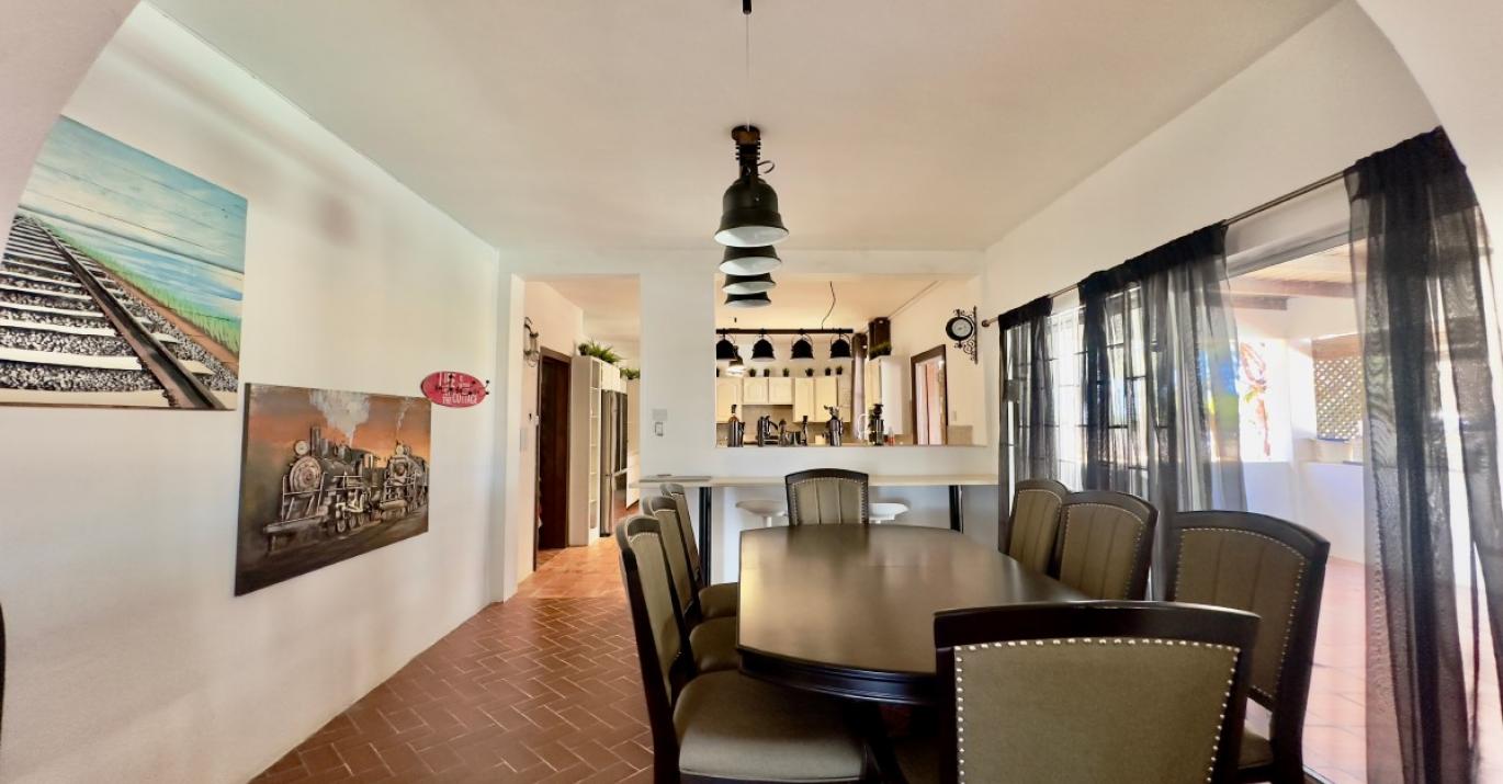 Topaz dining 26