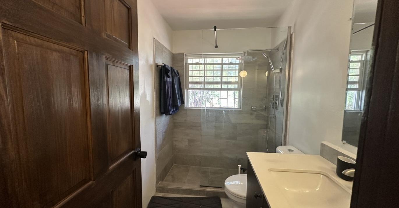Topaz ensuite bath 86