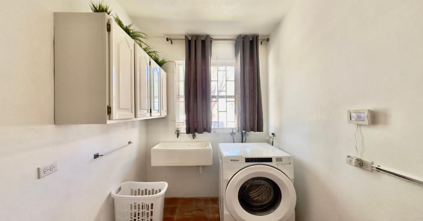 Topaz laundry 20