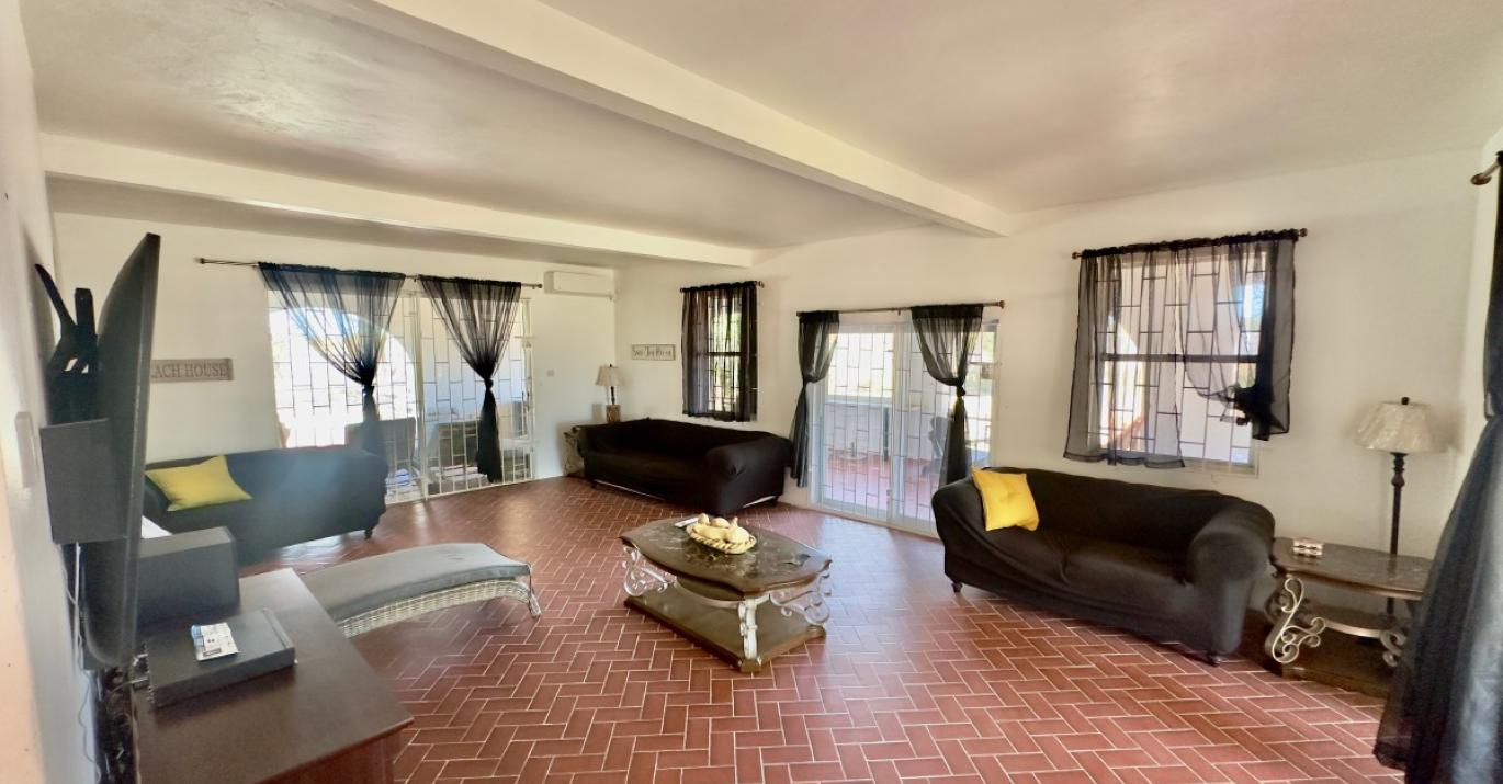 Topaz living area 22