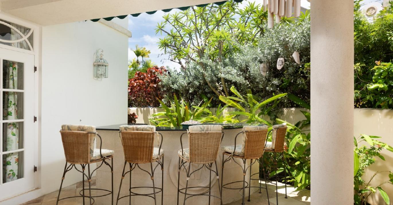 Twin Palms bar