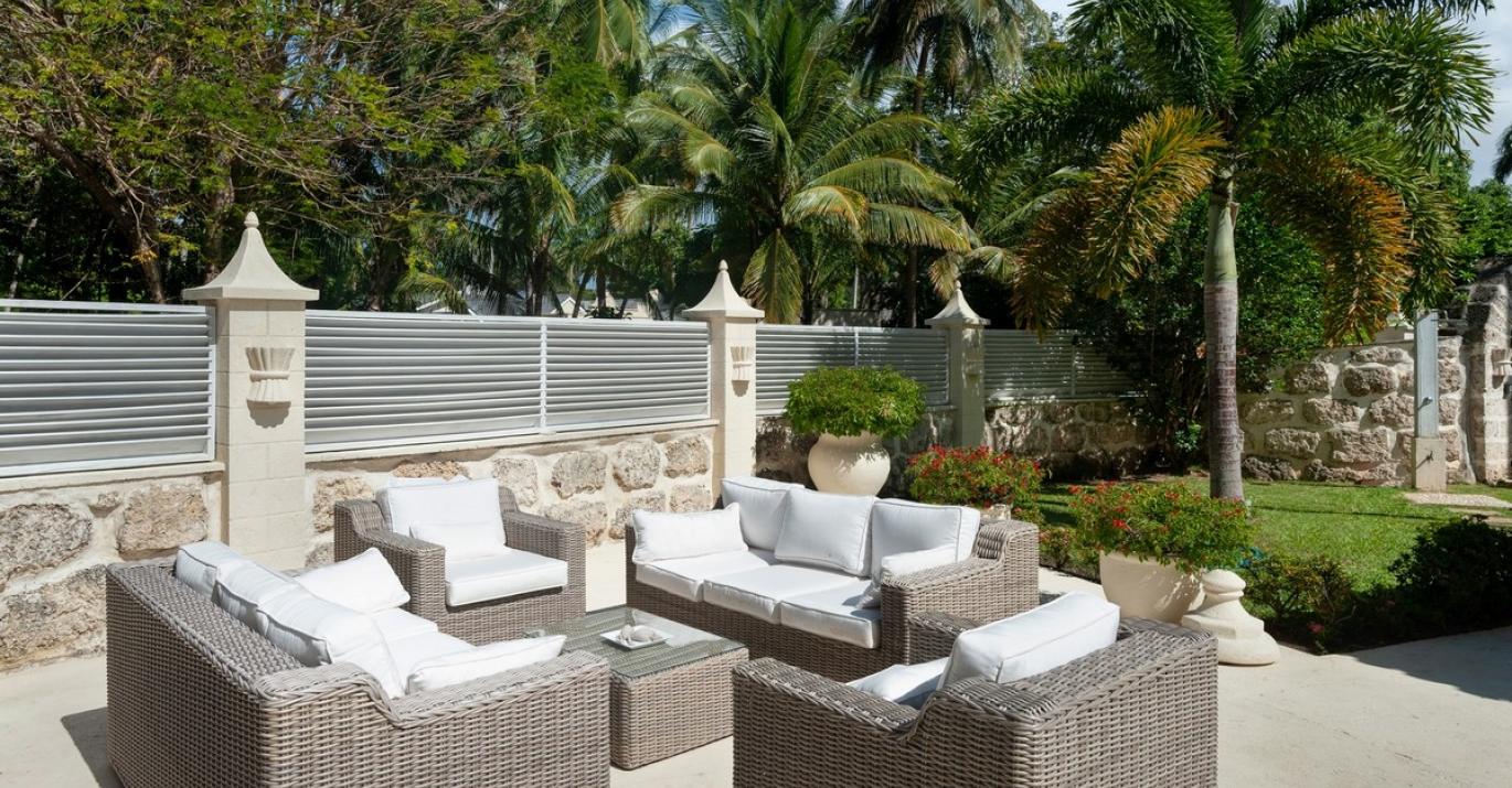 Villa Melissa Open Air Seating