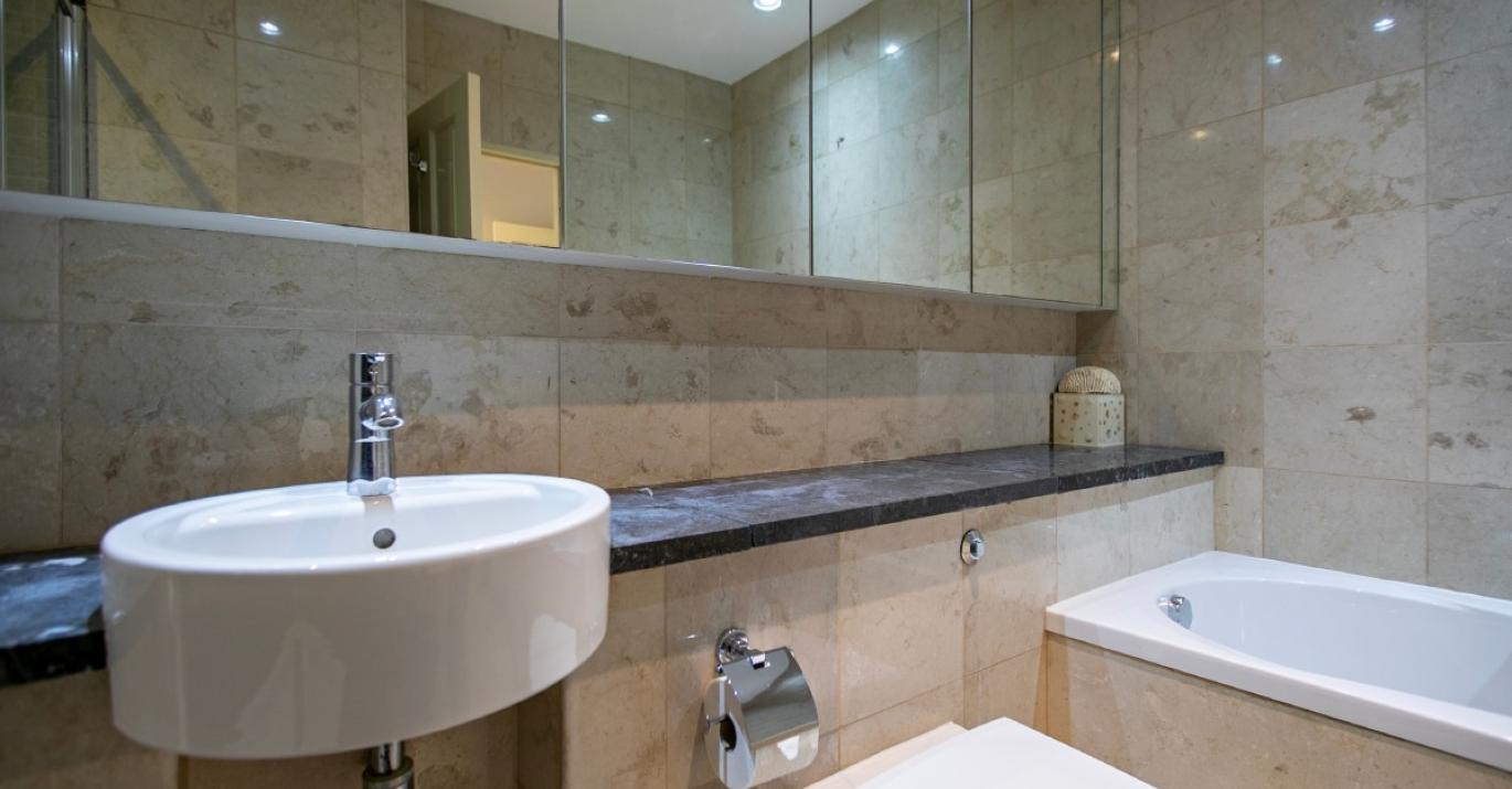 Waterside 303 bathtub