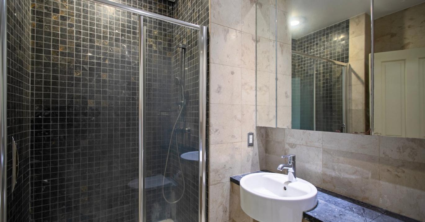Waterside 303 shower