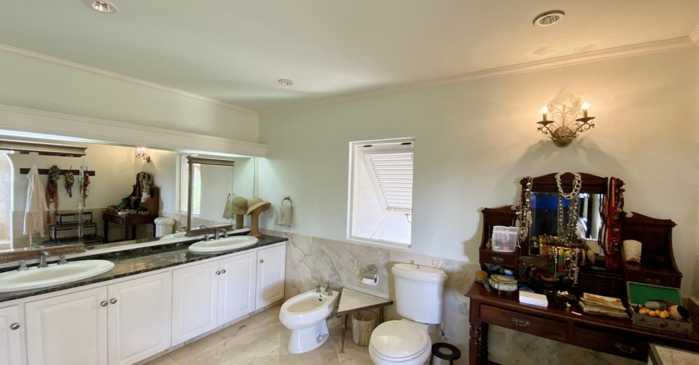 Windrush 3 Master Bathroom