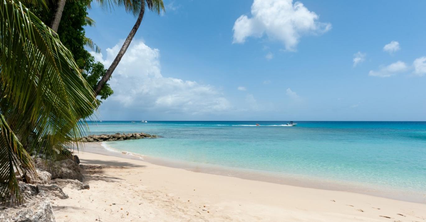 coral beach walk to ocean