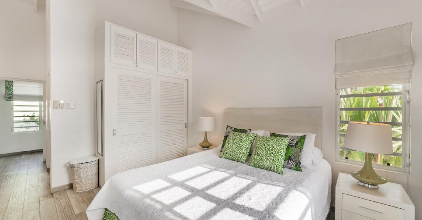 craggy fish queen bedroom