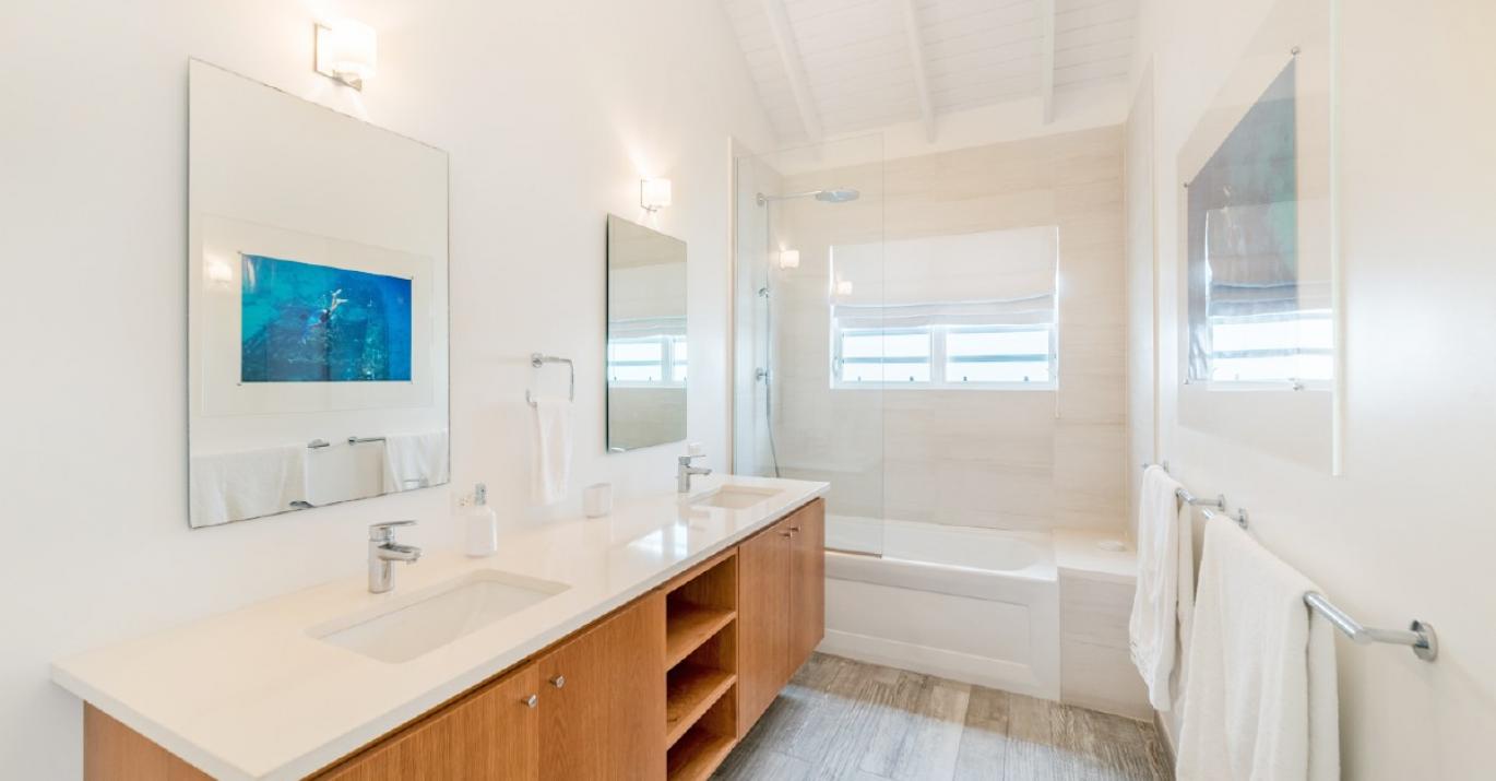 craggy flying fish king ensuite