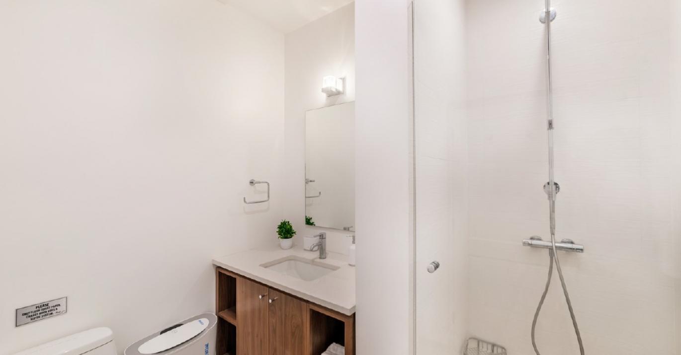 craggy nook fish queen ensuite2