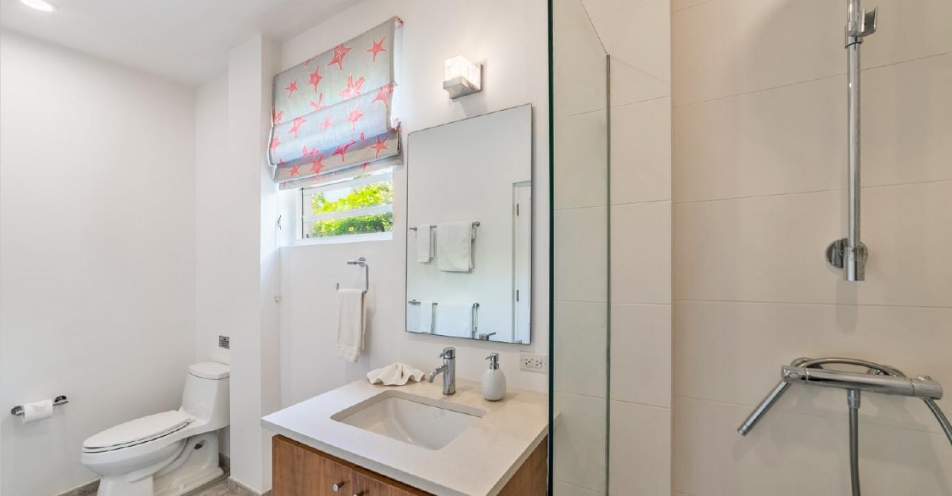 craggy nook hawksbill bathroom