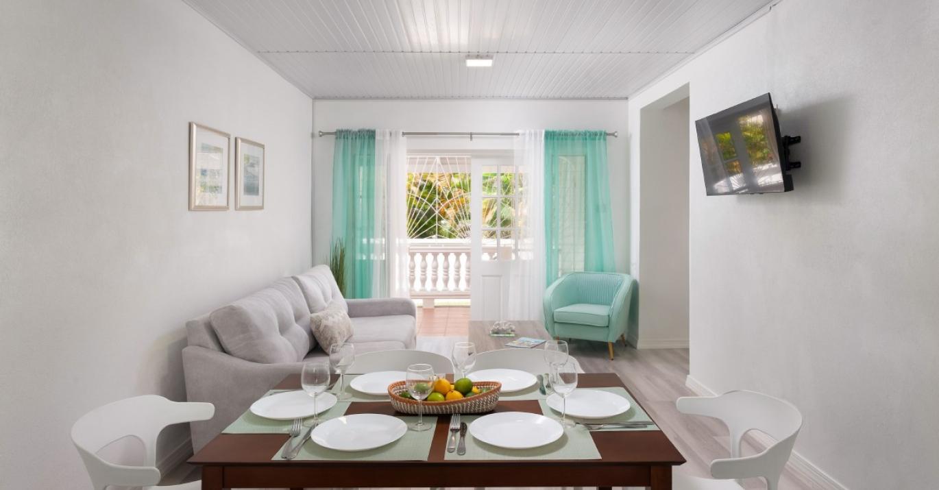 heywoods 171 dining to patio