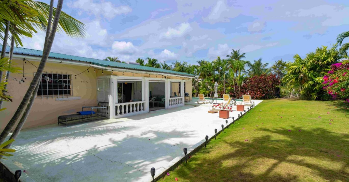 jamestown8 pool deck 1482
