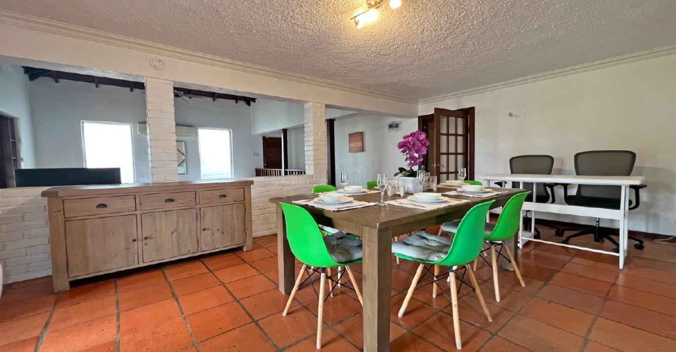 las palmas dining and office