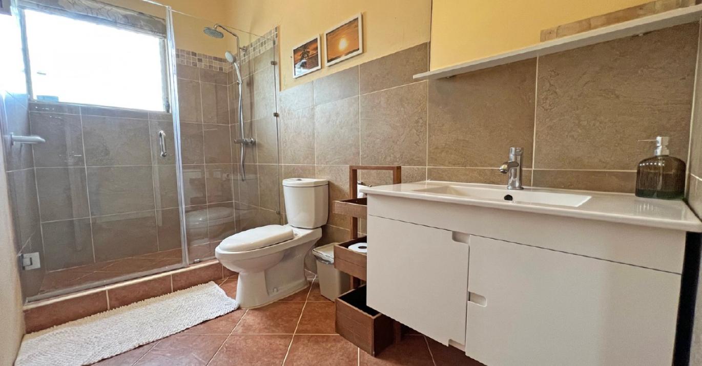 las palmas guest bathroom