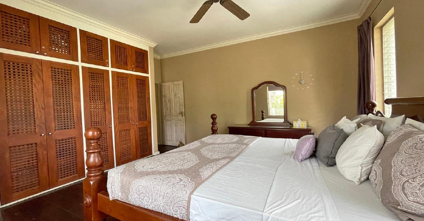 las palmas main bedroom