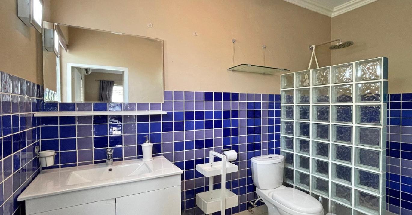 las palmas primary bathroom