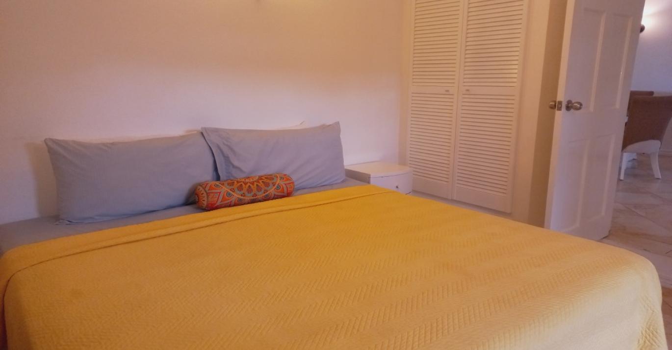 mount standfast 73 bedroom orange