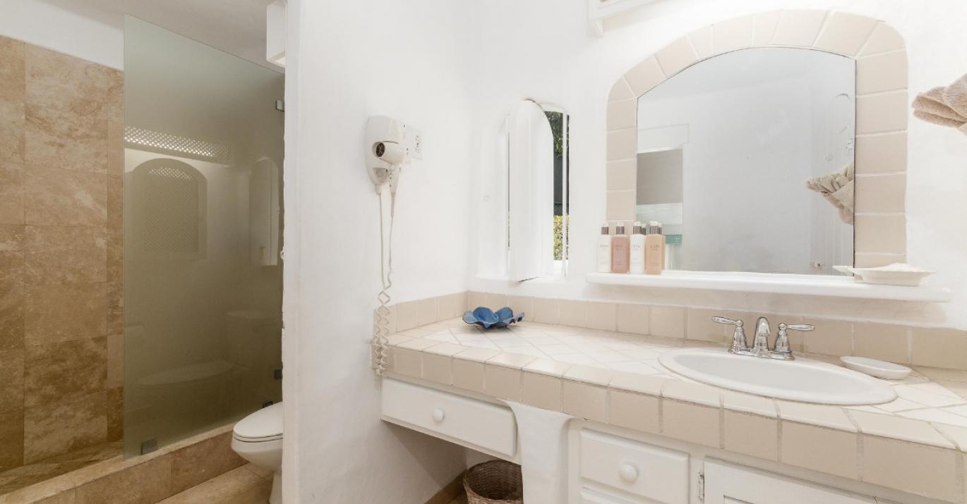nutmeg ensuite bathroom