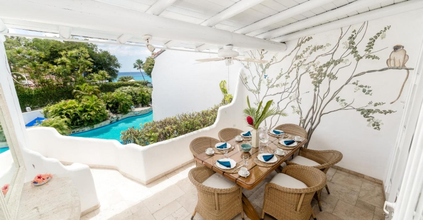 nutmeg outdoor dining