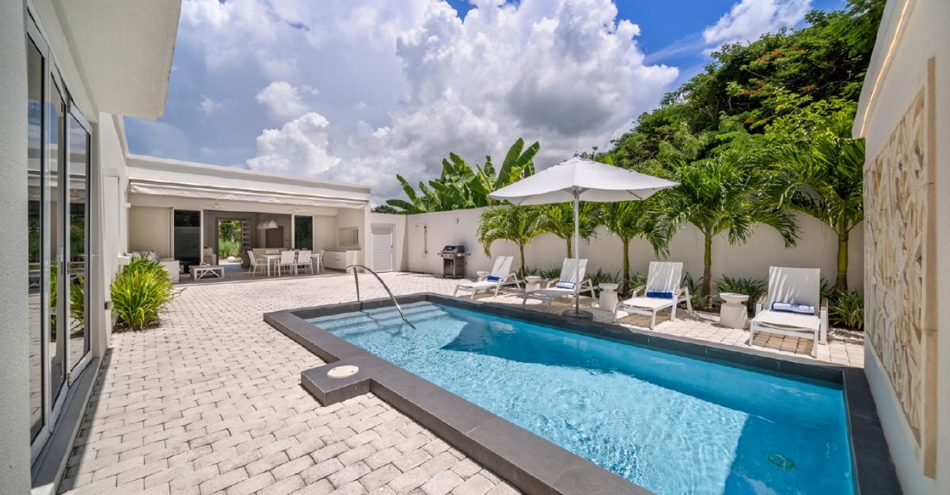 porters place 18 pool deck