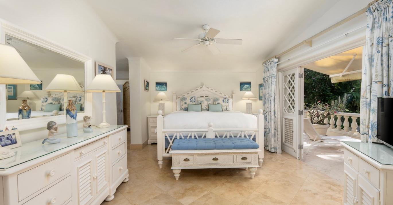 sandalo third ensuite bedroom