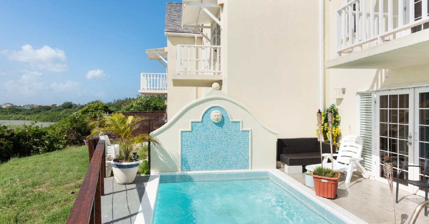 seaview townhouses plunge pool