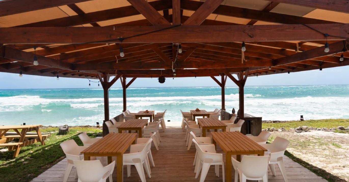 surfers bay alfresco seaside dining