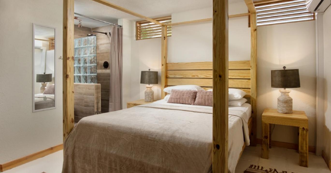 surfers bay ensuite bedroom