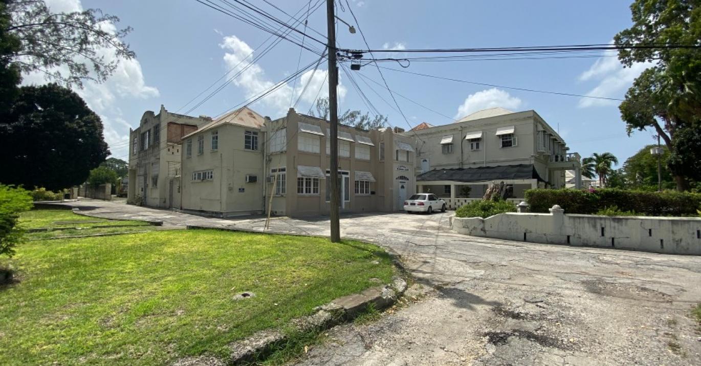woodside house driveway
