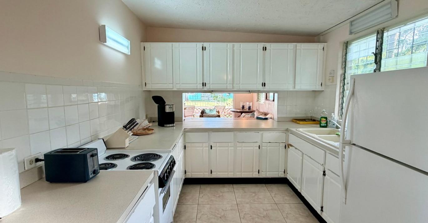 palm Avenue 280 kitchen