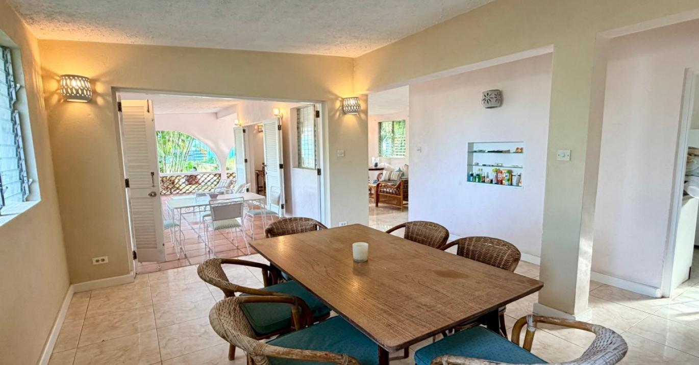 palm Avenue 280 dining room