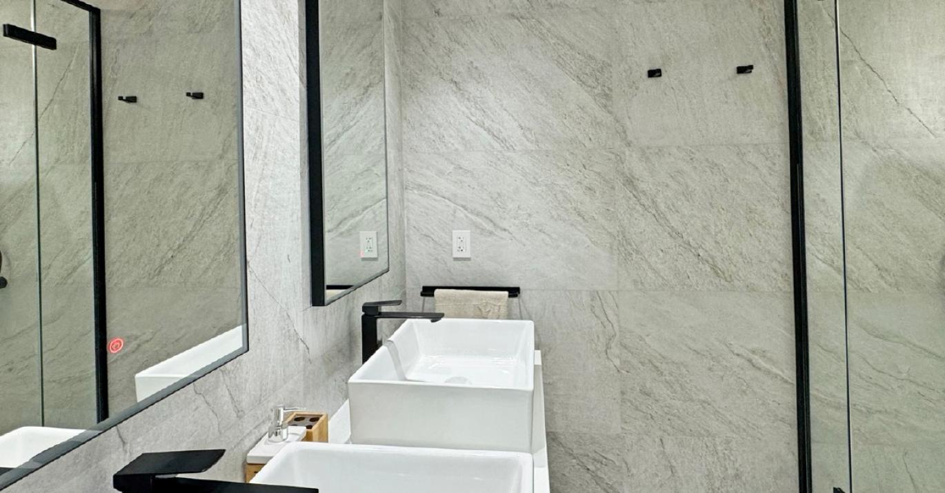 Allure 104 master bathroom