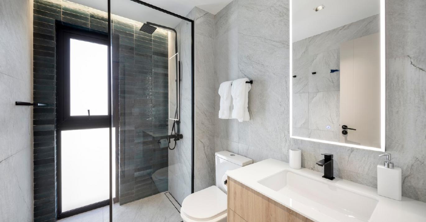 Allure 301 shower 2