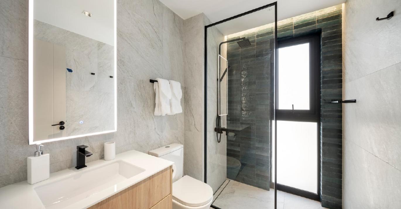 Allure 301 shower 1
