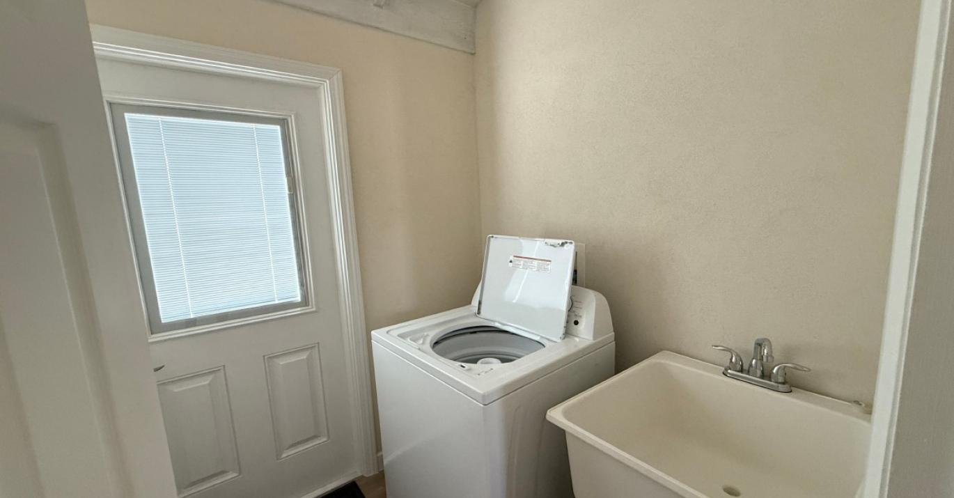 Atlantic Breeze 31 laundry