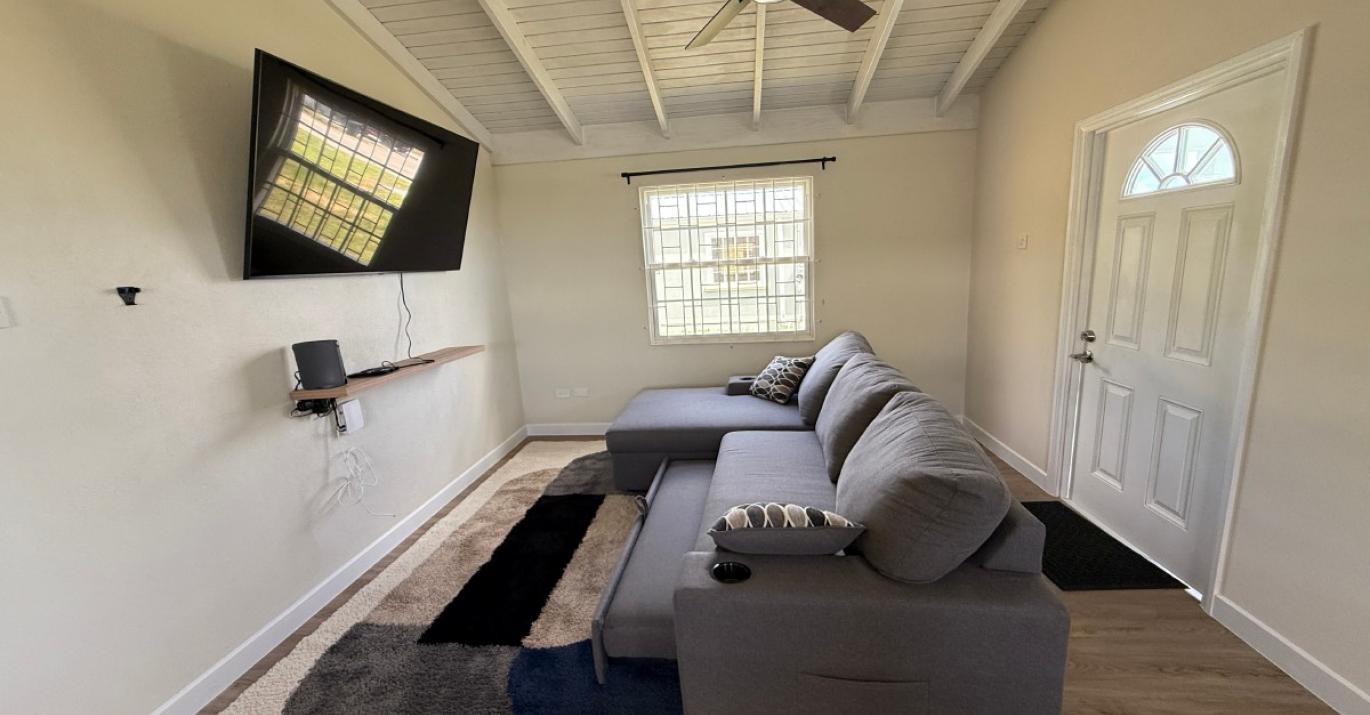 Atlantic Breeze 31 living area