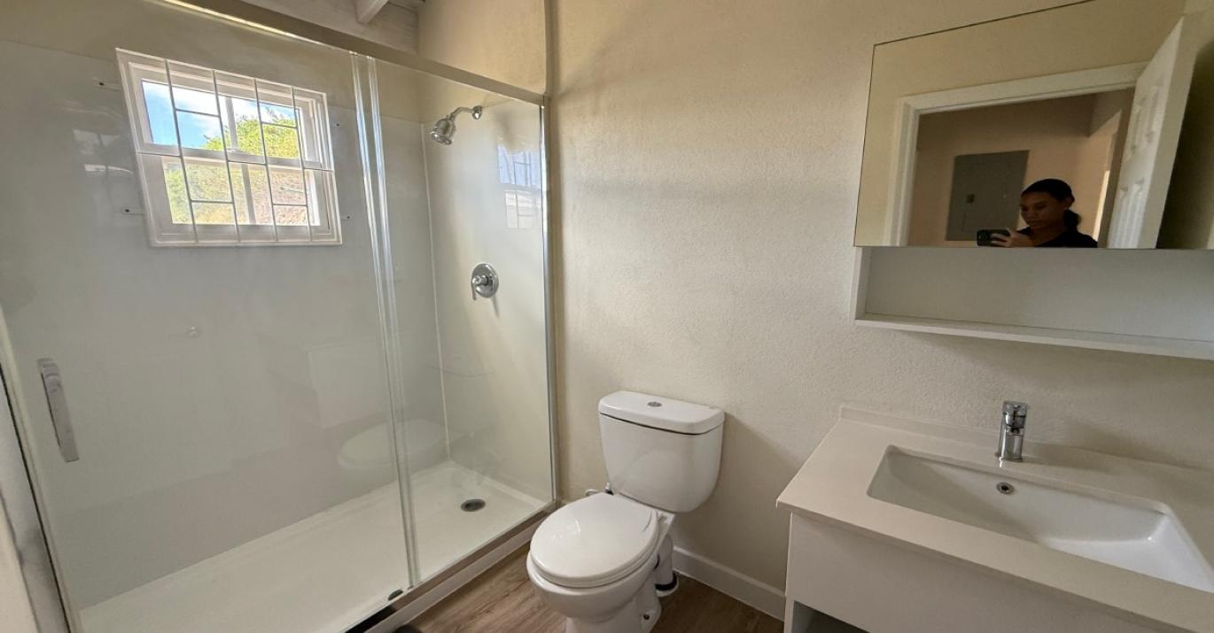 Atlantic Breeze 31 shower