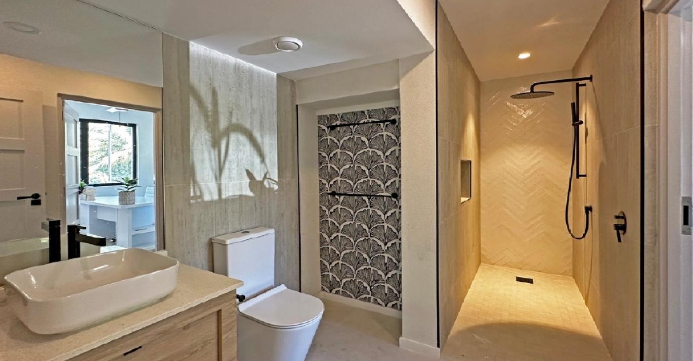 Azzurro 1 guest bathroom